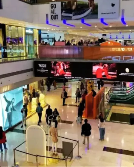 LED videowall installation at a commercial shopping mall by Vallect